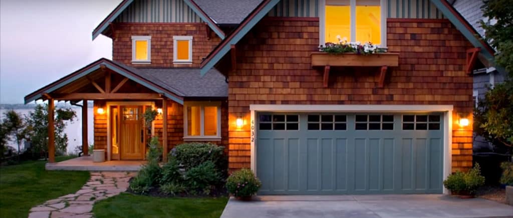 Beautiful Home With Lighting and a Garage Door